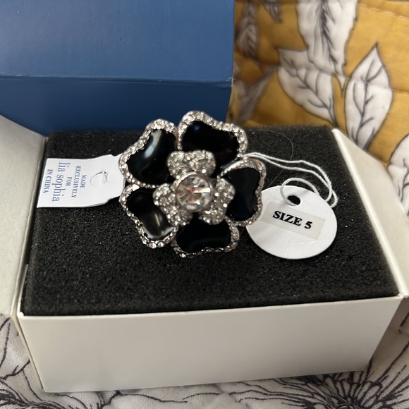 Lia Sophia size 5 (small size 5!!)brand new ring! - Picture 2 of 4